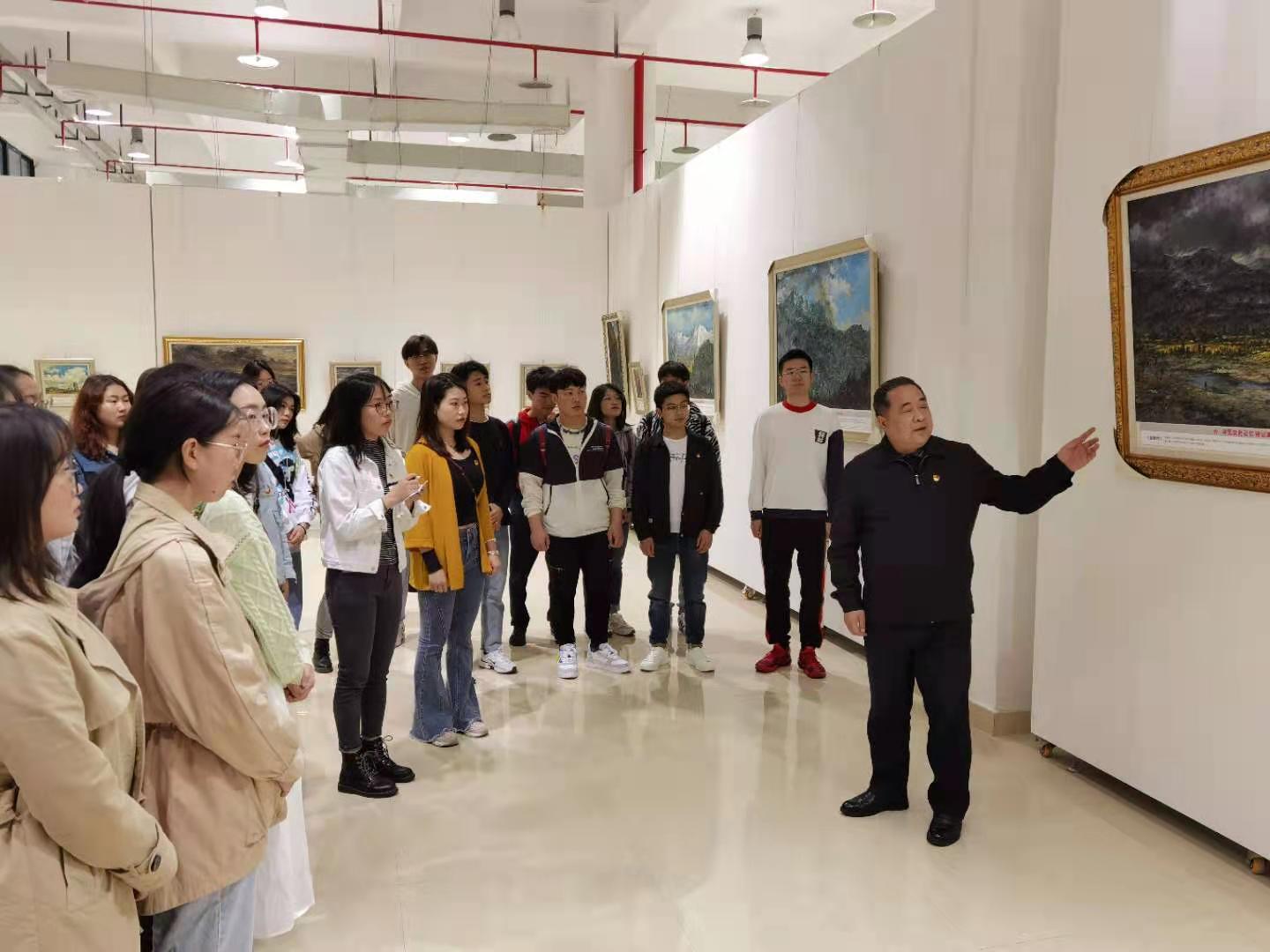 吴俊平书记给同学们讲党史学习教育第一课.jpg